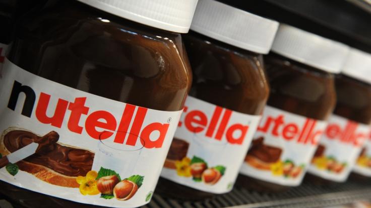 Die Ferrero-WM-Aktion sei teuer und ungesund, warnt die Verbraucherzentrale.