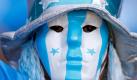 Ein Fan des Racing Clubs schaut sich ein Spiel seiner Fußballmannschaft gegen das Team Estudiantes de La Plata in Buenos Aires an. Beide Mannschaften gehören zur argentinischen Nationalliga. Mit 0 zu 1 reichte es für den Racing Club nicht zum Sieg.  Foto: dapd