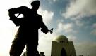 Ein pakistanischer Soldat steht vor dem Mausoleum des Gründers von Pakistan, Mohammad Ali Jinnah, in der Millionenstadt Karatschi. Foto: ap