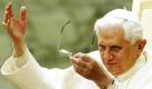 Papst Benedikt XVI. gerät wegen der Williams-Bruderschaft und deren antisemitischer Positionen in die Kritik. Auch Bundeskanzlerin Angela Merkel zeigt sich dem Papst gegenüber empört. Foto: ddp