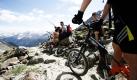 Das Problem von Kniebeschwerden nach einer Bergtour scheint gelöst. Auf der Outdoor-Messe in Friedrichshafen werden ab Donnerstag zwei Varianten eines neuartigen Bike-Rollers präsentiert. Die gelenkschonende Alternative zu mühsamen Abstiegen ins Tal hat nur einen Haken: Bergauf müssen die neun Kilogramm schweren Vehikel getragen werden.  Foto: ddp