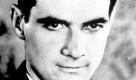 Auch der amerikanische Regisseur, Unternehmer und Luffahrtpionier Howard Hughes verbrachte seinen Lebensabend komplett zurückgezogen. In seinen letzten Jahren entwickelte er sehr seltsame Angewohnheiten und Wahnvorstellungen, die nicht selten Ziel herben Spotts wurden. So soll Hughes nur einen kleinen Stab von Leuten um sich geduldet haben. Sie alle sollten unbedingt Mormonen sein. Die Angestellten mussten jeden Gegenstand, den Hughes anfassen wollte, zuvor mit Papiertüchern abdecken. Das Leben von Howard Hughes wurde bereits mehrmals verfilmt, zuletzt unter dem Titel Aviator mit Leonardo DiCaprio in der Hauptrolle. Foto: dapd