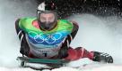 Rasant rodelt der Skeleton-Sportler Martins Dukars (Lettland) in die Zielzone bei den Olympischen Winterspielen in Vancouver. Foto: ap