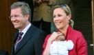 ARCHIV - Der niedersächsische Ministerpräsident Christian Wulff (CDU) kommt in Kiel mit seiner Frau Bettina und Sohn Linus Florian zur Eröffnung der Kieler Woche (Archivfoto vom 21.06.2008). Wulff (49) ist mit seiner Familie aufs Land gezogen. Zusammen mit seiner Ehefrau Bettina (34), dem gemeinsamen Sohn und ihrem Jungen aus einer früheren Beziehung wohnt er nun in einem Haus in Großburgwedel. Foto: Carsten Rehder dpa/lno/lni (zu dpa/lni 0169) +++(c) dpa - Bildfunk+++ Foto: dpa