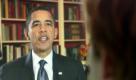 Eine Mitarbeiterin sieht sich am Samstag (24.01.2009) in einem Büro in Hamburg die wöchentliche Video-Botschaft von US-Präsident Barack Obama an (Illustration). Jeden Samstag will Obama sich via Internet an sein Land wenden.
 Foto: dpa