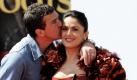 Schauspieler Antonio Banderas und seine Filmpartnerin Salma Hayek werben auf dem internationalen Filmfestival in Cannes für den Animationsstreifen Der gestiefelte Kater. Banderas leiht im Original der Hauptfigur seine Stimme, Hayek spricht dessen Gefährtin Kitty. Deutsche Kinofans müssen noch bis Dezember warten, um den Kater auf der Leinwand erleben zu können. Foto: dapd