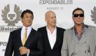 Sylvester Stallone, left, Bruce Willis, center, and Mickey Rourke, cast members in 'The Expendables,' pose together at the premiere of the film in Los Angeles, Tuesday, Aug. 3, 2010. (AP Photo/Chris Pizzello) 


 Foto: ap