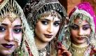 Models from Madhya Pradesh display their wedding outfits during a Best Bridal competition which was organized by Delhi Press Publications, in Bhopal, India, Saturday 30 October 2004. More than 150 models participated in the contest. Foto: SANJEEV GUPTA dpa Foto: dpa