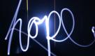 Hoffnung lässt sich auch per Licht ausdrücken. Foto: Flickr.com/ tanjila