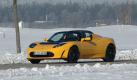 Der Roadster bringt zwar 1,2 Tonnen auf die Waage, die Lithium-Ionen-Batterien verlagern den Schwerpunkt aber weit nach unten. Foto: pi