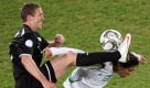 Chris Killen (l) und das neuseeländische Team haben sich das einzige Ticket der Ozeanien-Division gesichert. Es ist nach 1982 die zweite WM-Teilnahme. Damals verlor die Auswahl allerdings sämtliche Spiele und schied frühzeitig aus.  Foto: dpa