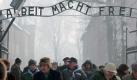 Diese Umfrage lässt einen schaudern: Jeder fünfte junge Erwachsene versteht beim Begriff Auschwitz nur Bahnhof. Anders sieht es bei den über 30-Jährigen aus. Foto: dpa