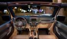 Der Fahrer hat ein Multifunktionslenkrad bekommen, mit dem er Radio, Cruise Control und Telefon bedienen kann. Ein USB-Anschluss und Bluetooth machen die Verbindung zum Media Center möglich. Foto: pi
