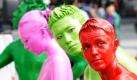 Die französische Künstlergruppe Bunte Menschen aus Ilotopie präsentiert in Seoul eine Szene aus ihrem Programm. Ihre Show ist Teil des Hi Seoul Festivals, das in diesen Tagen in der Stadt gefeiert wird. Foto: ap