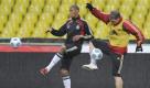 Jérome Boateng (l.) spielte bereits gegen Ghana von Beginn an. Foto: dpa