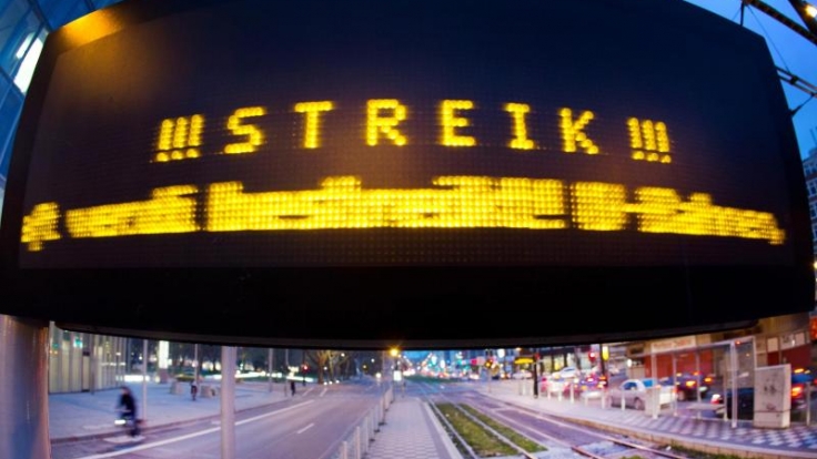 Arbeitnehmer tragen das Wegerisiko. Daher müssen sie auch bei Streiks im Nahverkehr pünktlich zur Arbeit kommen.