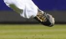 Minnesota Twins second baseman Matt Tolbert goes airborne for an off-balance throw which Atlanta Braves' Melky Cabrera beat out for a single in the eighth inning of an interleague baseball game Friday, June 11, 2010, in Minneapolis. The Twins won 2-1. (AP Photo/Jim Mone) Foto: ap