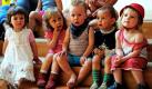 Auch den Kleinen macht die Hitze zu schaffen. Da ist erst einmal ein Päuschen angesagt, so wie hier in der Kindertagesstätte Saaleknirpse in Jena. Die Kita ist der Betriebskindergarten von Jenoptik. Foto: ddp