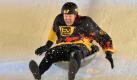 Moderator Stefan Raab fährt am Donnerstag (18.03.2010) in Oberhof beim Qualifying der Wok-WM eine Schanze hinunter. Der Wettbewerb, der in ProSieben übertragen wird, beginnt am 19. März vor rund 6000 Zuschauern. Der Zirkus der Wok-WM macht erstmals in Thüringen Station. Foto: Martin Schutt dpa/lth +++(c) dpa - Bildfunk+++ Foto: dpa