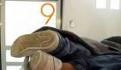 Ein stark betrunkener Jugendlicher liegt in der Notaufnahme eines Krankenhauses.  Foto: Peter Steffen/Archiv Foto: dpa