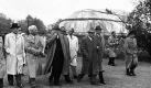 Die Bugas der 1950er Jahre standen im Zeichen des Wiederaufbaus nach dem Krieg und halfen den Stdten, ihre Infrastrukturen instand zu setzen. Sie suchten dabei auch nach frischen Ideen, um sich vom 3. Reich abzusetzen - wie hier in Hamburg bei der zweiten Buga 1953, wo Bundesprsident Theodor Heuss gerade das Tropenhaus besucht hat: neue Leichtigkeit nach der Monumentalarchitektur des Dritten Reiches. Foto: x