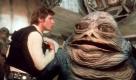 Han Solo (Harrison Ford) diskutiert mit dem Bösewicht Jabba the Hut: Von George Lucas erst als Einteiler geplant, entwickelte sich die Star-Wars-Saga zu einem Mehrteiler epischen Ausmaßes. Die Original-Trilogie der Episoden IV bis VI galten lange Zeit als Mutter aller Dreiteiler. Von 1999 bis 2005 legte Lucas die Episoden I bis III nach. Foto: dpa
