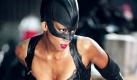 Am Outfit kann es eigentlich nicht gelegen haben. Das war bei Catwoman Halle Berry ja so gut wie nicht vorhanden. Bei Kosten von zirka 100 Millionen Dollar spielte die Katze im schwarzen Lackdress nur 40 Millionen wieder ein. Obendrein gab es 2005 für Catwoman als schlechester Film die Goldene Himbeere. Foto: dapd