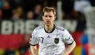 Nationalspieler Per Mertesacker geht nun in der Premier League auf Torejagd. Foto: dpa