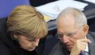 Für das kommende Jahr ist eine Neuverschuldung von 26,1 Milliarden Euro geplant: Bundeskanzlerin Angela Merkel und Bundesfinanzminister Wolfgang Schäuble. Foto: Rainer Jensen Foto: dpa