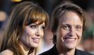 Die US-amerikanische Schauspielerin Angelina Jolie und der deutsche Schauspieler August Diehl posieren am Mittwoch (18.08.10) in Berlin anlaesslich der Deutschlandpremiere des Films Salt auf dem Roten Teppich. Der Film Salt kommt am Donnerstag (19.08.10) in die Kinos. (zu ddp-Text) Foto: Michael Gottschalkddp Foto: ddp