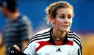 ARCHIV - Simone Laudehr sammelt Bälle während des Trainings im Wuhan Sports Center Stadium in Wuhan vor dem WM-Finale gegen Brasilien (Archivfoto vom 21.09.2007). Laudehr hat mit der Versteigerung ihres «Finalschuhs» am Dienstag 2411 Euro für einen sozialen Zweck eingenommen. «Das ist eine schöne Summe, über die sich viele Menschen freuen werden», sagte die 21 Jahre alte Spielerin des Bundesligisten FCR Duisburg, die einen ihrer im WM-Finale getragenen Schuhe beim Internet-Portal «ebay» versteigerte (zu dpa 0565 vom 16.10.2007). Foto: dpa
