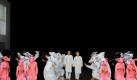 Lohengrin mit Laborratten - das Publikum blieb reserviert.  Foto: dpa