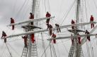 Junge Kadetten bereiten das Ausbildungsschiff Royalist im Hafen von Portsmouth vor. Foto: ap