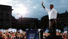 US-Präsident Barack Obama winkt während einer Wahlkampfveranstaltung an der Universität von Wisconsin in Madison seinen Zuhörern. Mehr als 26.500 Menschen waren zu der Veranstaltung unter dem Motto Moving America Forward ( Amerika voranbringen) gekommen. Foto: ap