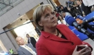 BeimEU-Regierungsgipfel in Brüssel präsentierte sich die Kanzlerin mit der ihr typischen Gestik - mit gefalteten Händen. Foto: ap