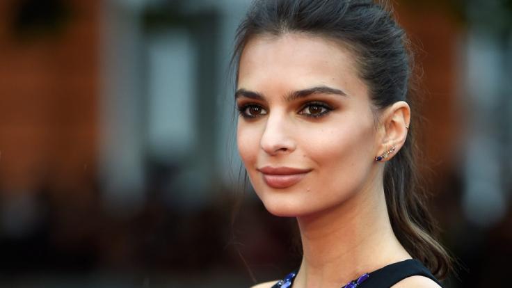 Emily Ratajkowski zeigt sich wieder besonders sexy.