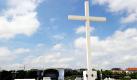 Ein großes Kreuz steht in München anlässlich des Zweiten Ökumenischen Kirchentags auf der Theresienwiese. Der Ökumenische Kirchentag findet vom Mittwoch bis zum Sonntag in der bayrischen Landeshauptstadt statt. Foto: ddp