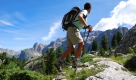 Wer sensibel auf Wetterveränderungen reagiert, muss die Konfrontation mit den Elementen suchen und sich nicht vor ihnen verstecken. Das geht prima beim Wandern durch spektakuläre Landschaften. Foto: Fotolia