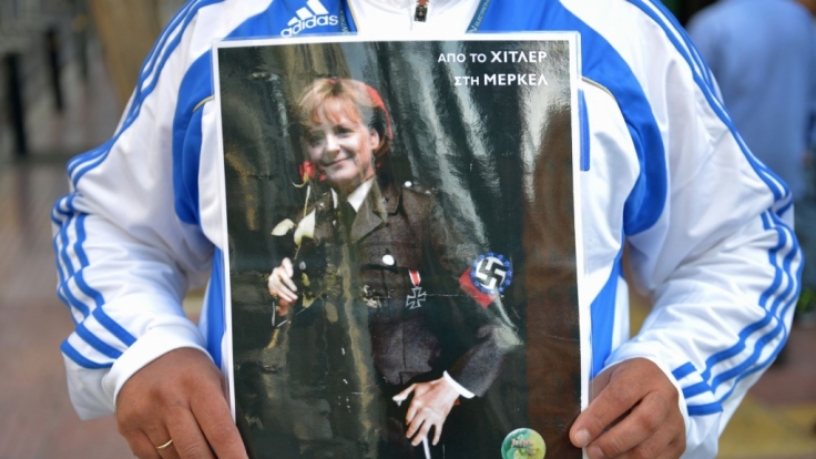 Protest gegen Deutschland in Griechenland: Merkel in Nazi-Uniform.