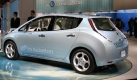 Deutlich realitätsnäher ist das schon der Nissan Leaf, der als erstes Großserien-Elektromobil Ende 2010 auch nach Europa kommen soll. Mit seinem 80 Kilowatt starker Elektromotor hat der Golf-Konkurrent eine Reichweite von immerhin 160 Kilometern. Konnte man bei der Messe vor zwei Jahren noch Studien des Audi A1, dem BMW 1er Tii oder dem VW Space Up bewundern, kommt aus Deutschland diesmal nur eine winzige Gesandtschaft... Foto: press-inform