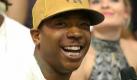 Rapper Ja Rule gibt Steuerhinterziehung zu
Vorspann: 	
Text: 	

Los Angeles/New York (dpa) - US-Rapper Ja Rule (35) steht nach einer Verurteilung wegen unerlaubten Waffenbesitzes nun auch noch wegen Steuerhinterziehung vor Gericht.

Am Dienstag bekannte sich der Musiker im US-Staat New Jersey schuldig, mehrere Jahre lang zu wenig Steuern gezahlt zu haben, berichtete der Internetdienst «Eonline.com». Ja Rule, der mit bürgerlichem Namen Jeffrey Atkins heißt, soll mehrere Millionen Dollar an Einnahmen nicht angegeben haben. Mitte Juni will das Gericht das Strafmaß bekanntgeben.

Ebenfalls im Juni muss Ja Rule eine Haftstrafe wegen unerlaubten Waffenbesitzes antreten. Ein Richter in Manhattan hatte dem Rapper mehrere Monate Aufschub gewährt, damit er noch eine Platte aufnehmen und Steuerschulden begleichen könne, hieß es. Der Musiker hatte sich im vorigen Dezember schuldig bekannt und zwei Jahre Gefängnis erhalten.

Ja Rule war 2007 nach einem Konzert von Lil Wayne in New York mit einer geladenen halbautomatischen Waffe im Auto erwischt worden. Rapper-Kollege Wayne wurde zu einem Jahr Haft verurteilt aber schon nach acht Monaten Haft vorzeitig entlassen. Ja Rule war in der Vergangenheit für mehrere Grammys nominiert.
Ressort: 	Medien
Schlagworte: 	Leute/Prozesse/USA/ Foto: dpa