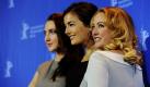 Die US-Schauspielerinnen  Anna Anissimova (links), Camilla Belle (Mitte) und Virginia Madsen präsentieren bei der Berlinale ihren Film Father Of Invention.

 Foto: dpa