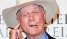 Larry Hagman ist einer der Stargäste bei der Verleihung der Deutschen Radiopreise 2011 in Hamburg. Zum zweiten Mal verliehen öffentlich-rechtliche und private Hörfunksender den Deutschen Radiopreis. Foto: dapd