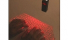 Kein lstiges Herumtragen der Tastatur erfordert dieses Exemplar, denn es projiziert mit einem Laser die bentigten Tasten einfach auf den Tisch. Vorteil: passt in jede Hosentasche und kann sogar bei vlliger Dunkelheit verwendet werden. Foto: news.de