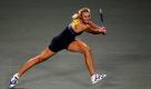 Maria Scharapowa musste heute ihr Viertelfinalspiel gegen Petra Kvitova beim Turnier in Tokio wegen einer Verletzung beenden. Die Weltranglistenzweite bekam bei der Neuauflage des Wimbledon-Finales keine Chance zur Revanche. Foto: dapd