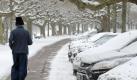 Wer im Winter draußen ist, der sollte besser einen Schal um Mund und Nase wickeln. So wird die Atemluft gewärmt.  Foto: dpa