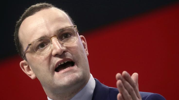 Jens Spahn will prüfen lassen, ob sich das Alter von Flüchtlingen korrekt per Ultraschall bestimmen lassen kann.
