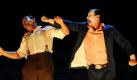 Ulrich Matthes (rechts) als Ein Mann und Andreas Döhler als Ein kräftiger Mann proben in Salzburg im Landestheater das Theaterstück Die vier Himmelsrichtungen von Roland Schimmelpfennig. Das Stück feiert am Freitag, dem 30. Juli 2011, im Rahmen der Salzburger Festspiele Premiere. Foto: dapd