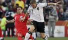 Bastian Schweinsteiger: Ein überragender Auftritt des angeschlagenen Mittelfeldspielers. Nahezu jede Aktion läuft über den Ballverteiler. Seine Aktion vor dem 3:1 war einsame Spitze. Auch in der Defensive Weltklasse. Note: 1 Foto: ap