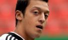 Es muss ja nicht immer Brasilien sein. Auch die Türkei hat den Ruf, besonders kreative Spieler hervorzubringen. Mesut Özil bestätigt das mit seinen Leistungen. Der Spielgestalter hätte auch für die Türkei spielen können, entschied sich aber für Deutschland. Er gab sogar die türkische Staatsbürgerschaft ab, die er neben der deutschen eine Zeit lang hatte. Foto: dpa